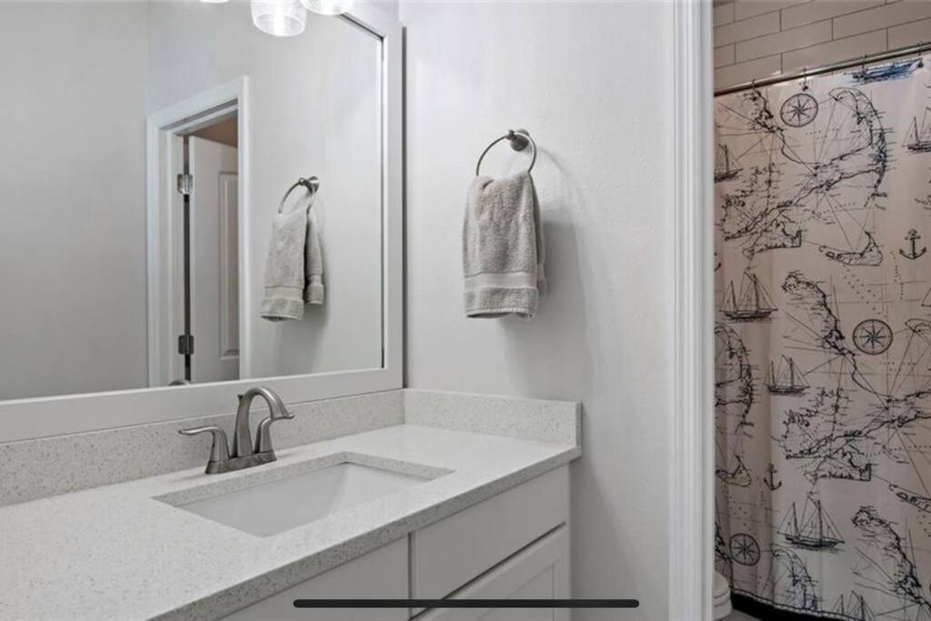 Luxurious Modern Townhouse Right Across Beach!! Table Tennis St. Pete Beach Eksteriør bilde