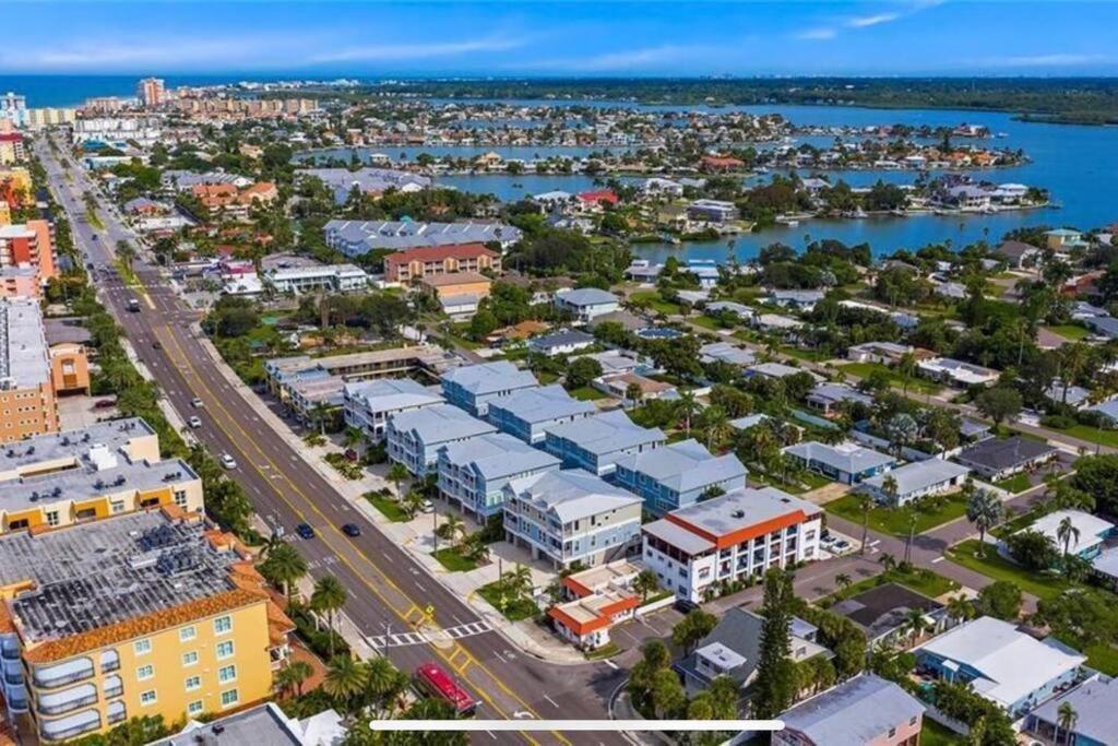 Luxurious Modern Townhouse Right Across Beach!! Table Tennis St. Pete Beach Eksteriør bilde
