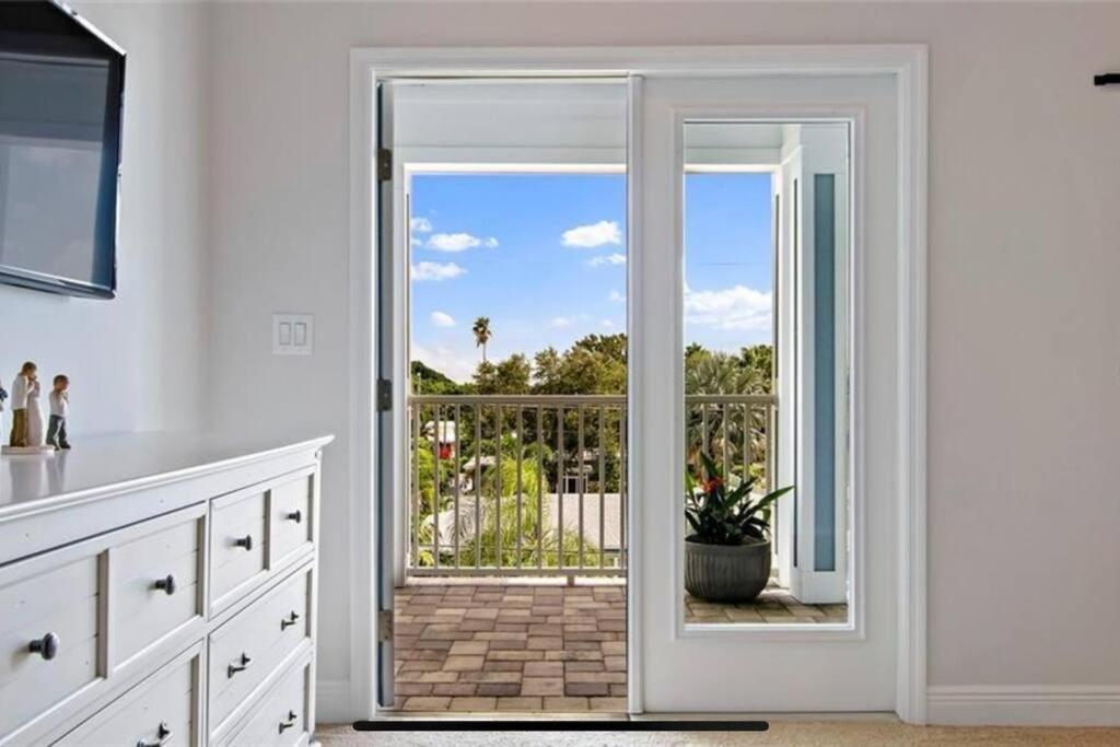 Luxurious Modern Townhouse Right Across Beach!! Table Tennis St. Pete Beach Eksteriør bilde